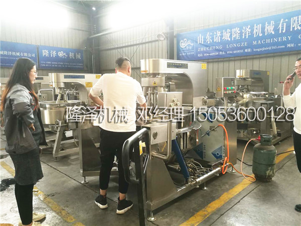 歡迎浙江杭州客戶來廠考察大型炒菜機