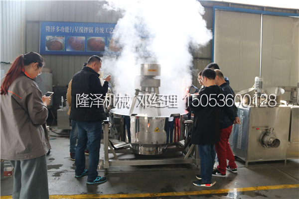 歡迎丹東客戶來廠實地考察大型炒菜機并現場試驗